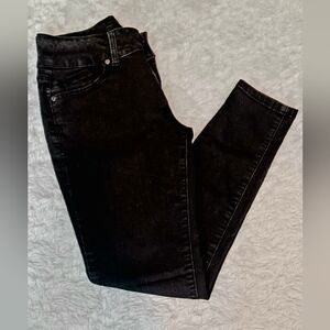 1822 Denim. Size 6